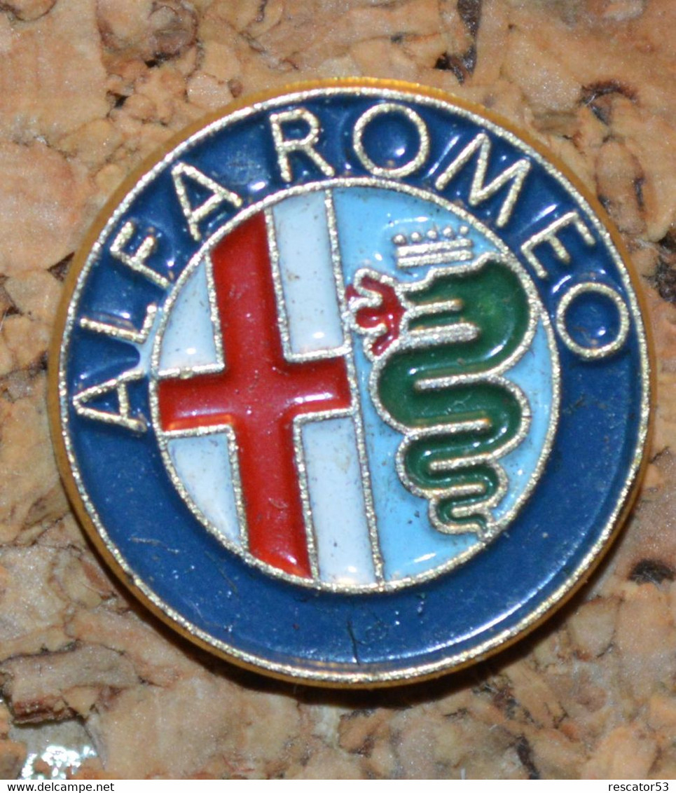 Rare Pin's Petit  Model Alpha Romeo - Alfa Romeo