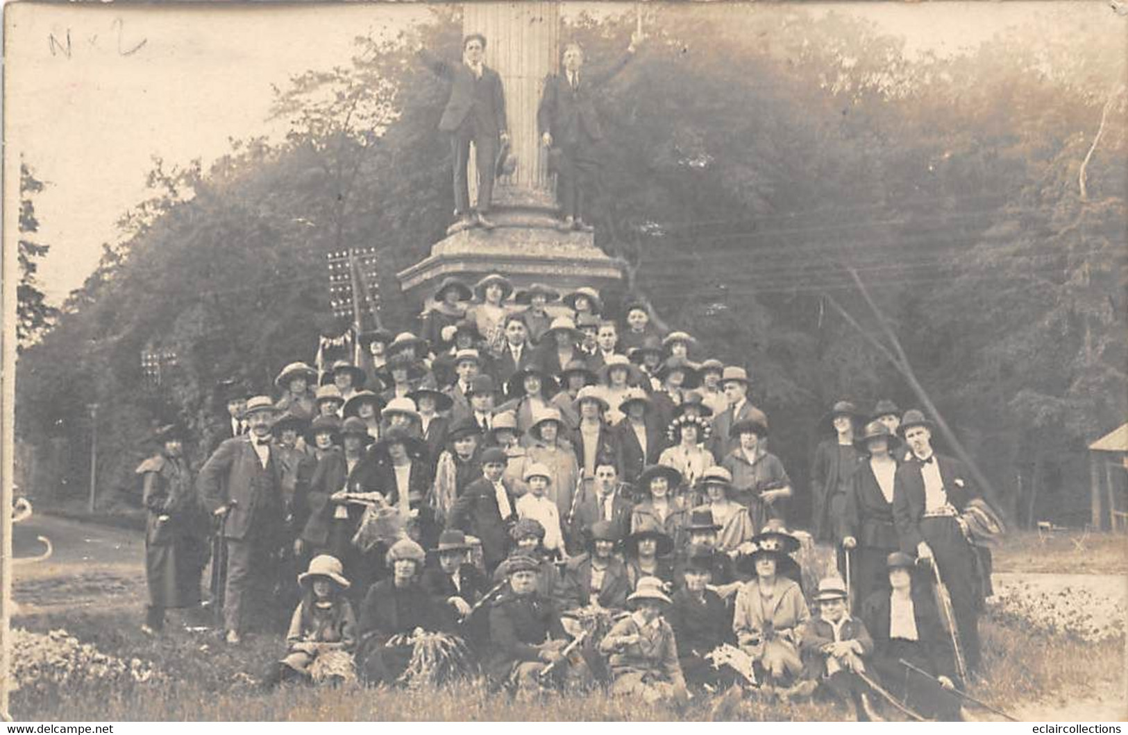 St Germain En Laye           60          Un Groupe Au Pied De La Croix   Carte Photo Amateur  1922      (voir Scan) - St. Germain En Laye