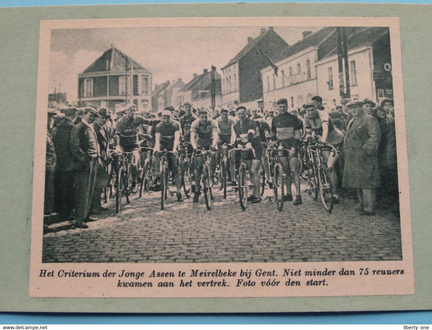 Criterium Der Jonge Assen Te MEIRELBEKE Bij GENT - Den Start ( Zie Foto Voor Detail ) KRANTENARTIKEL ! - Cyclisme