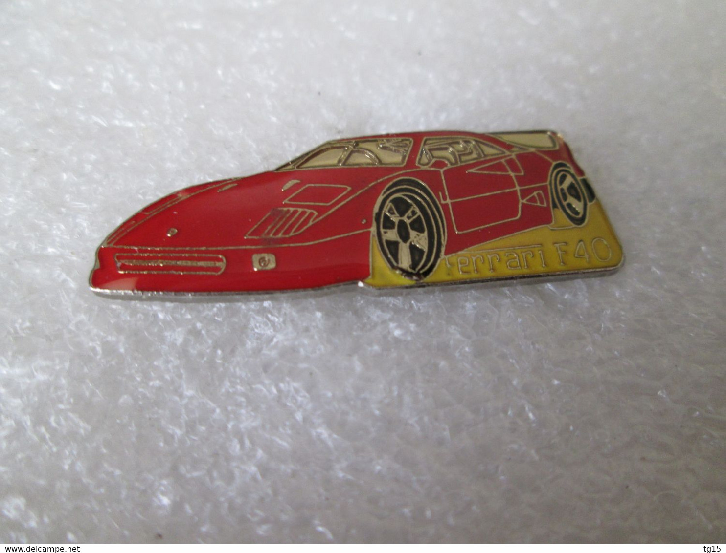 PIN'S   FERRARI  F 40 - Ferrari