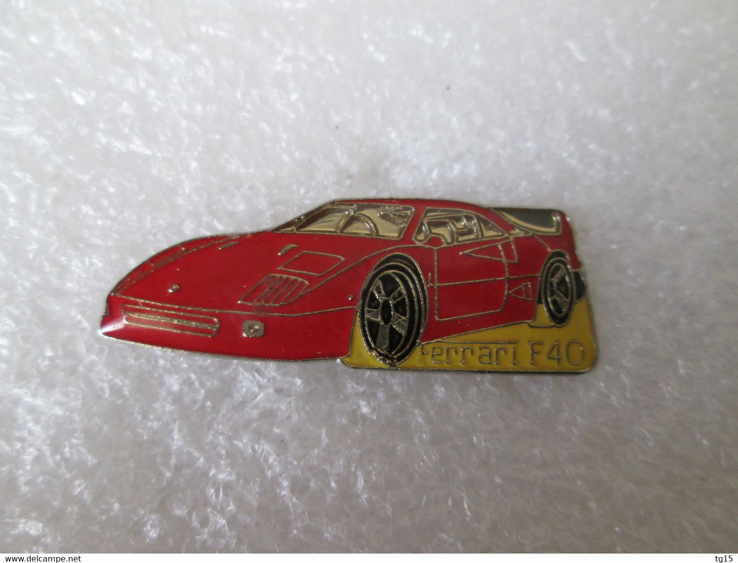 PIN'S   FERRARI  F 40 - Ferrari