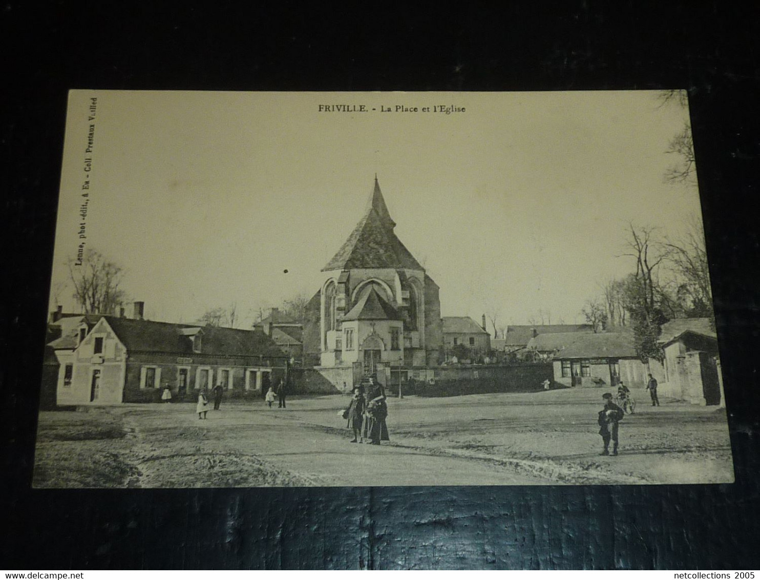 FRIVILLE - LA PLACE ET L'EGLISE - 80 SOMME (CQ) - Friville Escarbotin