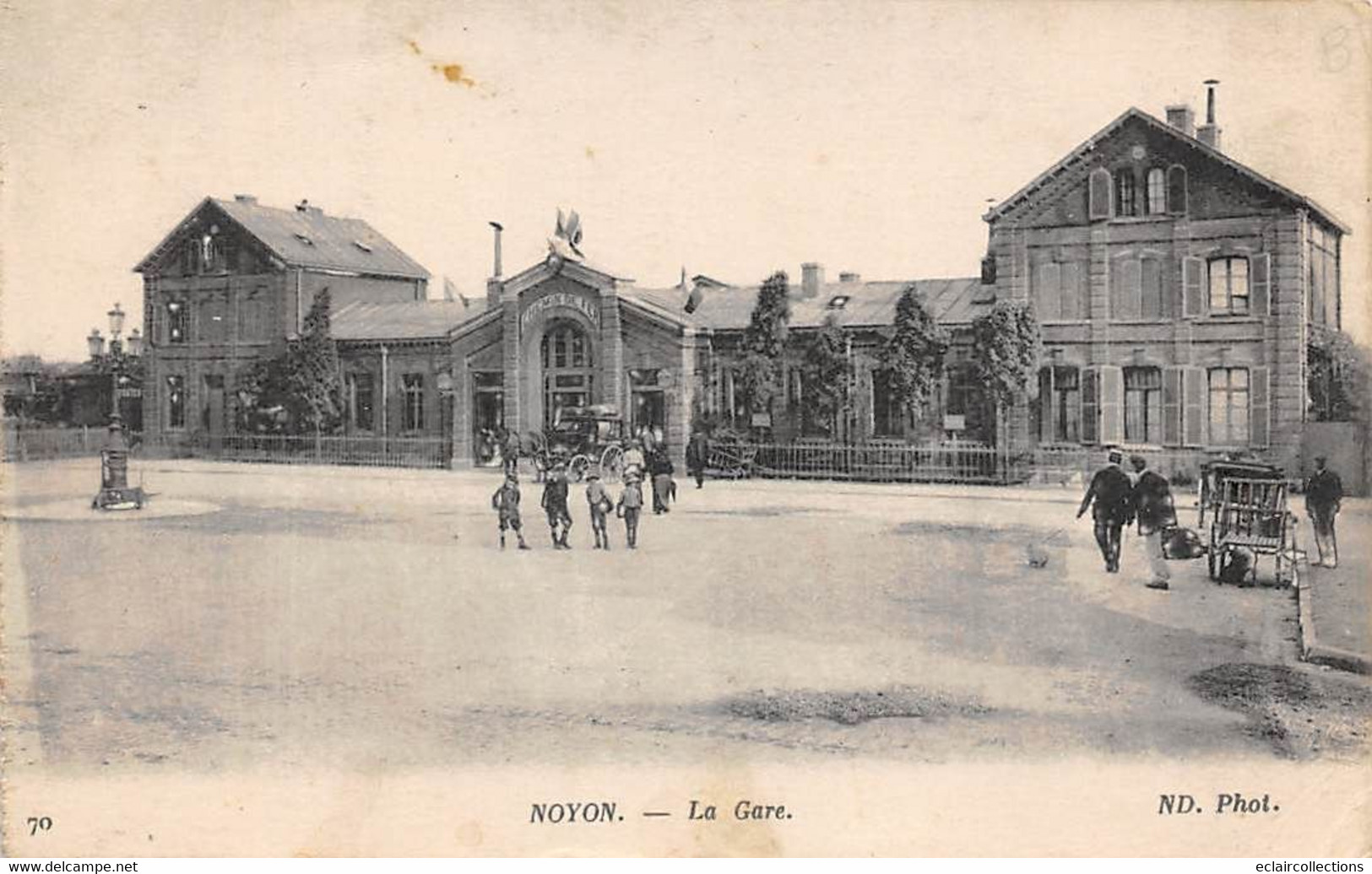 Noyon          60          Extérieur De La Gare        (voir Scan) - Noyon