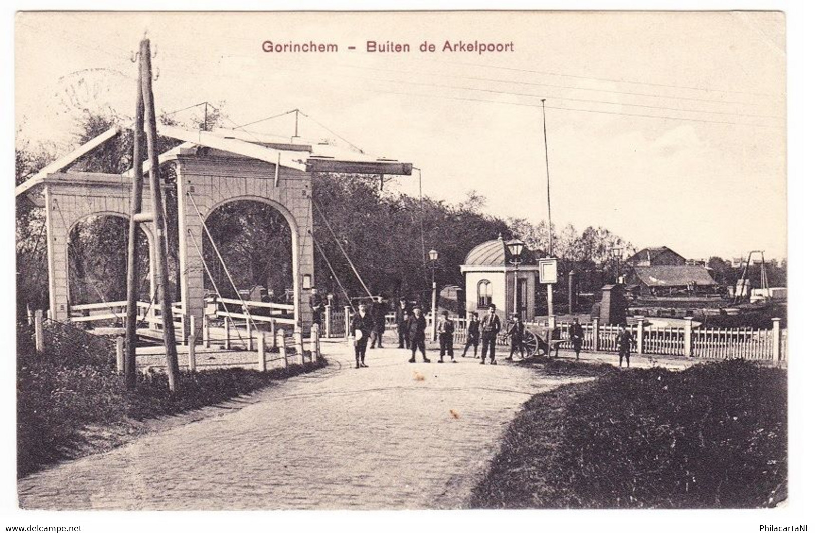 Gorinchem - Buiten De Arkelpoort Met Volk -1914 - Gorinchem