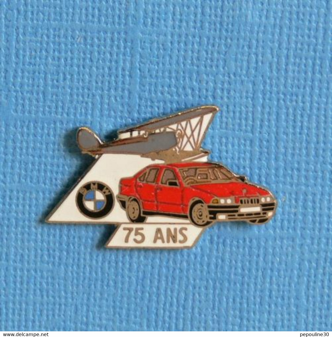 1 PIN'S //  ** AVION BIPLAN / BMW 75 ANS ** . (BMW / Démons & Merveilles) - BMW