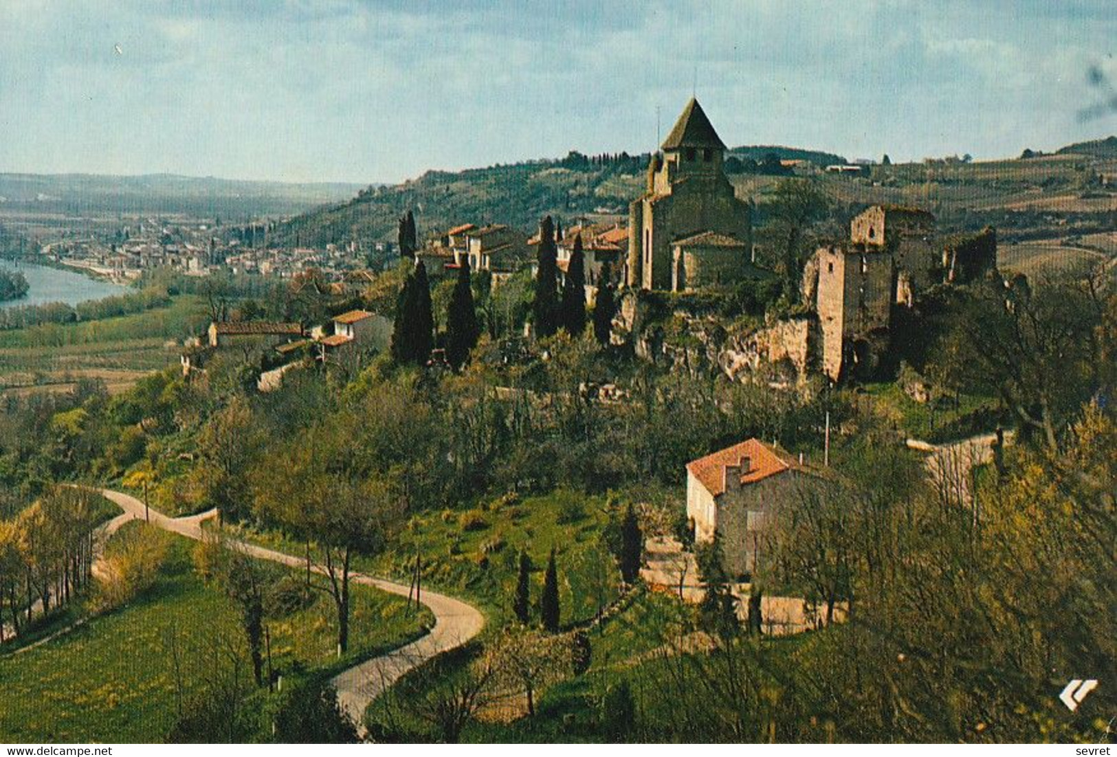 CLERMONT-DESSOUS  - Village Historique Classé. Les Remparts Et L'Eglise  -      CPM - Autres & Non Classés