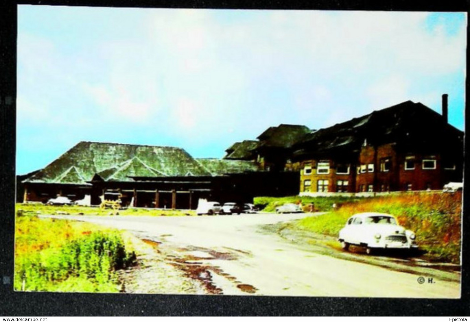 ► NASH Airflite   1950's - Canyon Hotel YELLOWSTONE NATIONAL PARK - USA National Parks