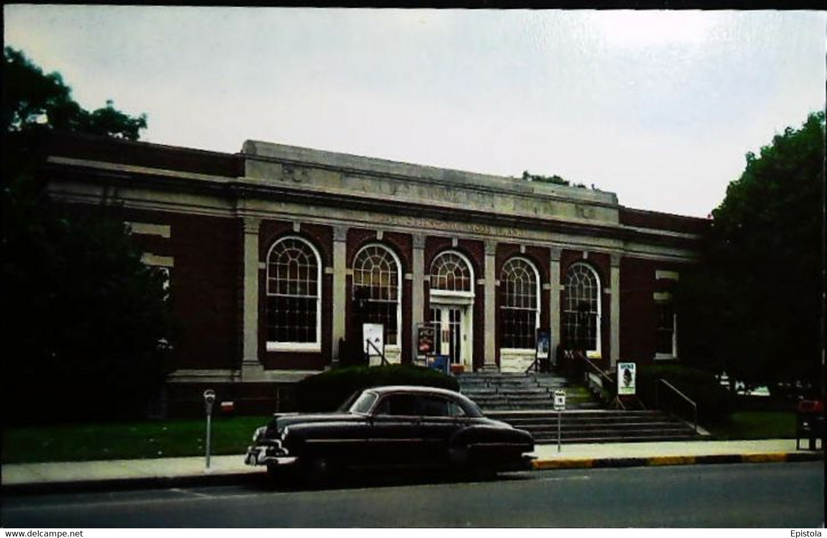 ► OLDSMOBILE Sedan POST OFFICE Rhode Island   U.S.A.    -    (Litho.U.S.A. ) Roadside - American Roadside