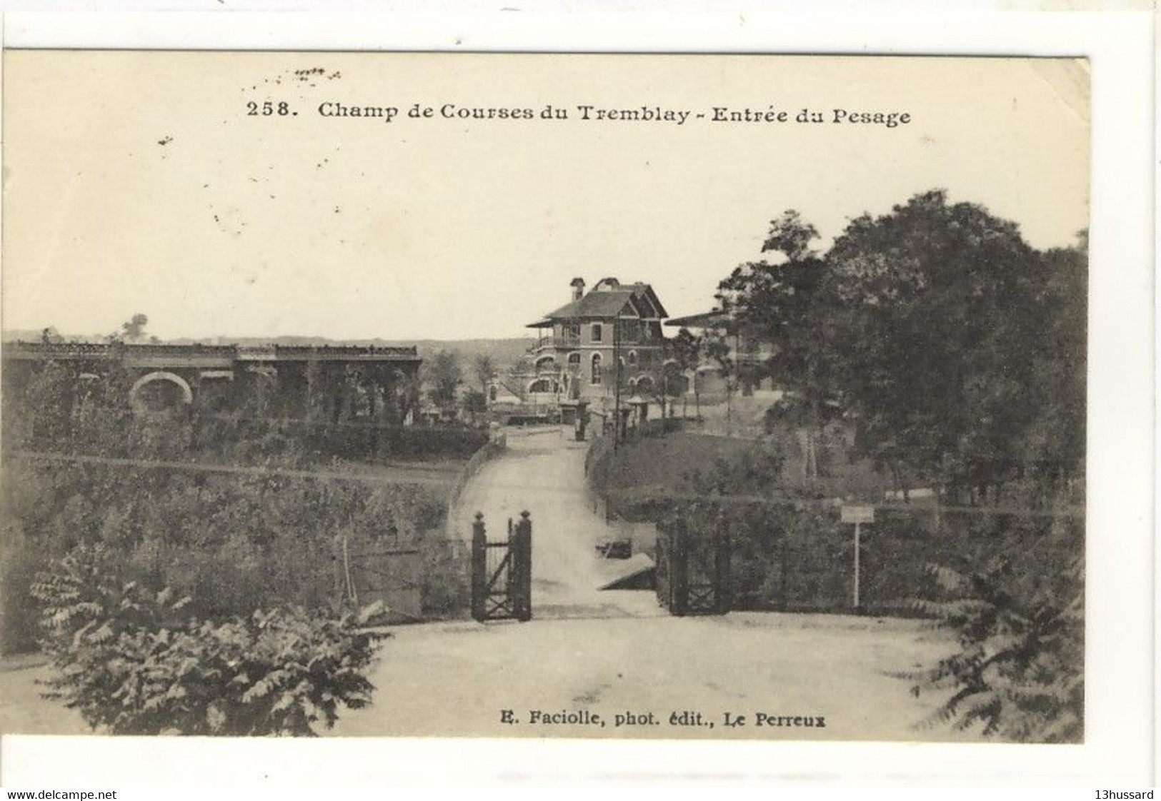 Carte Postale Ancienne Le Tremblay En France - Champ De Courses. Entrée Du Pesage - Hippodrome, Courses Hippiques - Tremblay En France