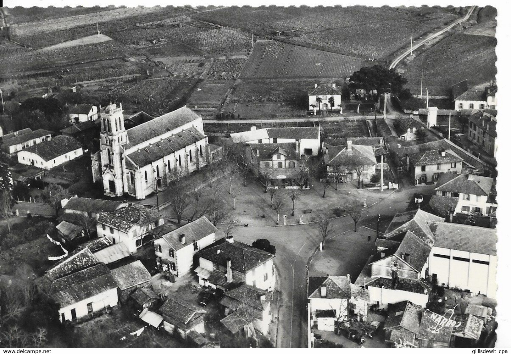 - LEON C/ Castets -- Vue Générale Aérienne Sur L'Eglise Et La Place - Castets