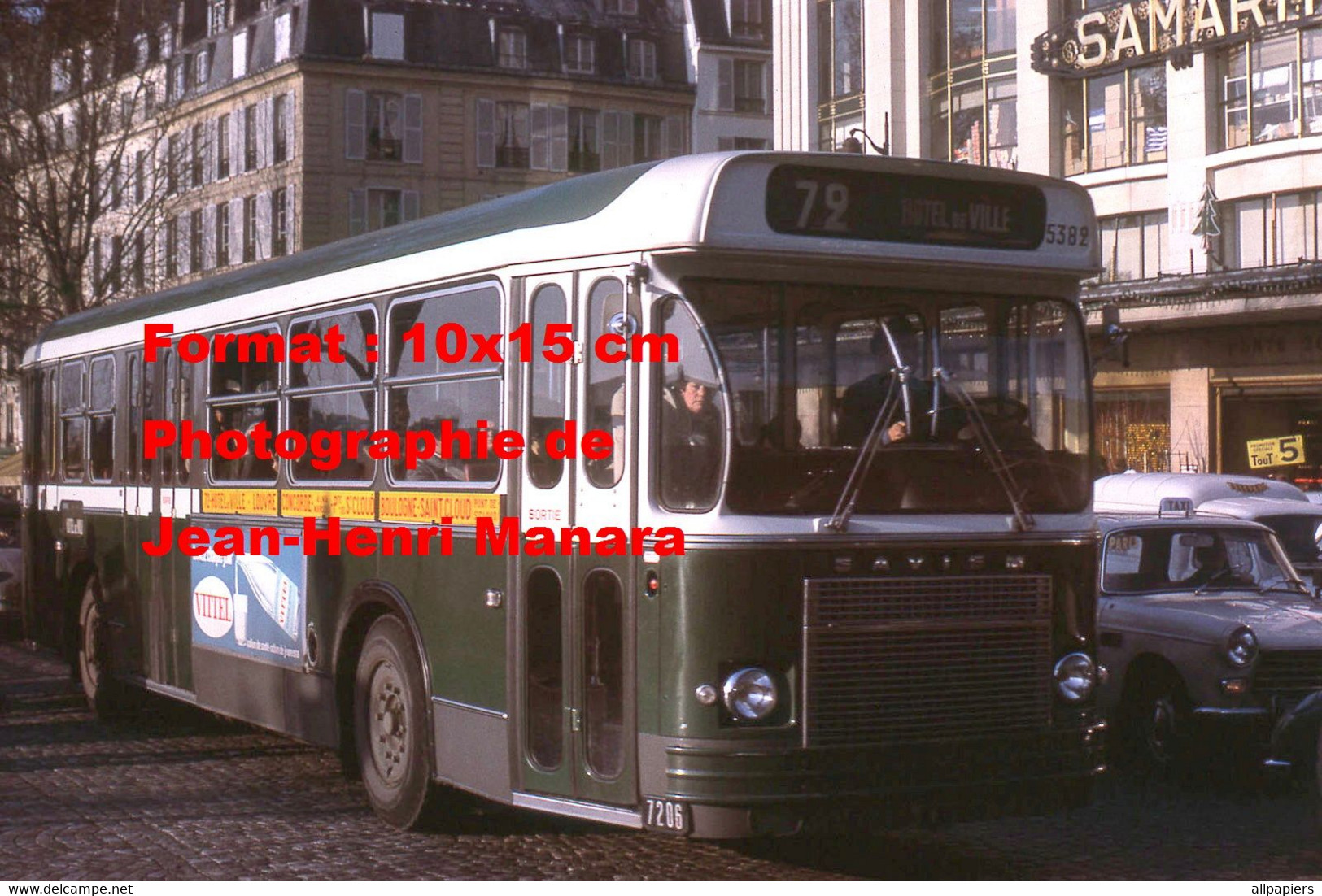 Reproduction Photographie D'un Bus Saviem SC10 Ligne 72 Hôtel De Ville Avec Publicité Vittel à Paris En 1967 - Autres & Non Classés