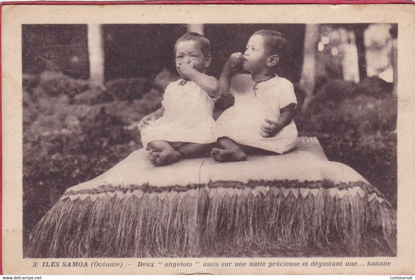 CPA ILES SAMOA Océanie Deux Angelots Assis Sur Une Natte Et Dégustant Une Banane - Samoa