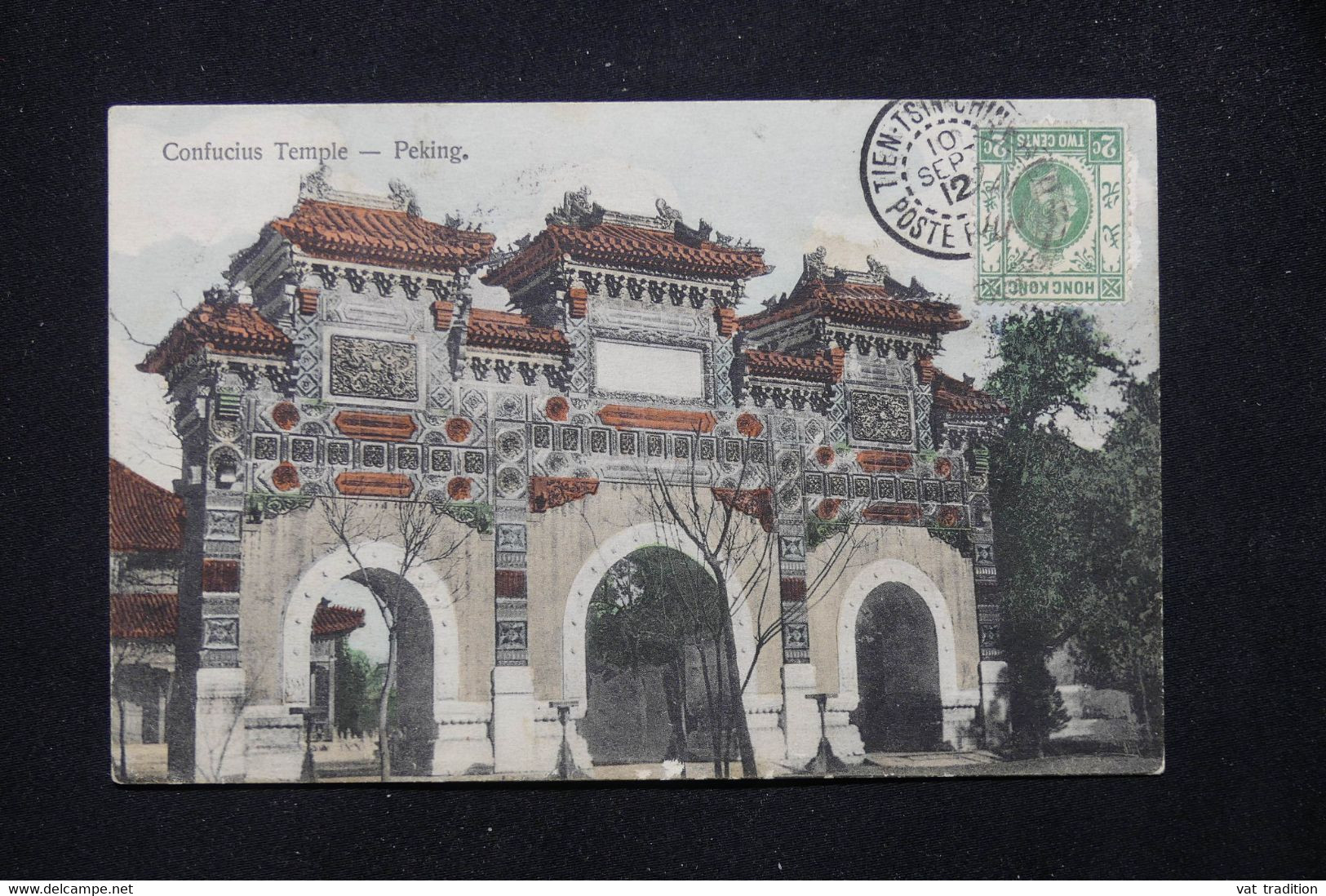 CHINE - Oblitération " Tien-Tsin Chine Poste Française " En 1912 Sur Carte Postale ( Timbre Hong Kong Rajouté) - L 78675 - Covers & Documents