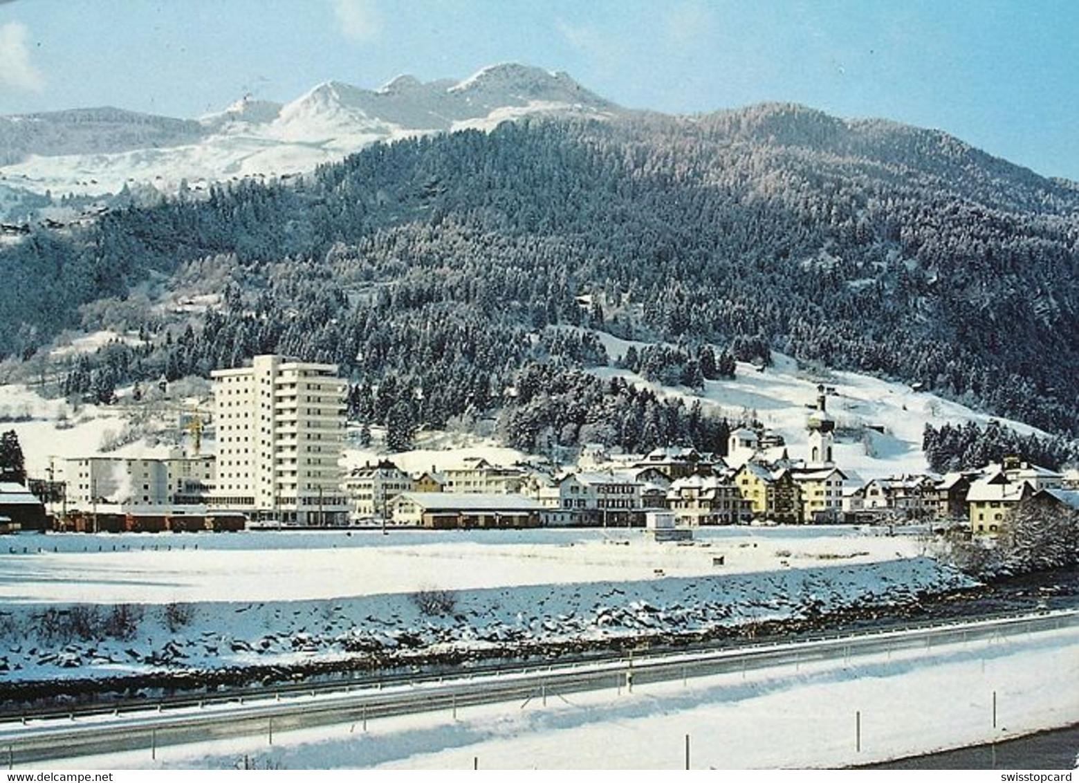 ILANZ Bahnhof Mit Bahn Und Dem Piz Mundaun - Mundaun