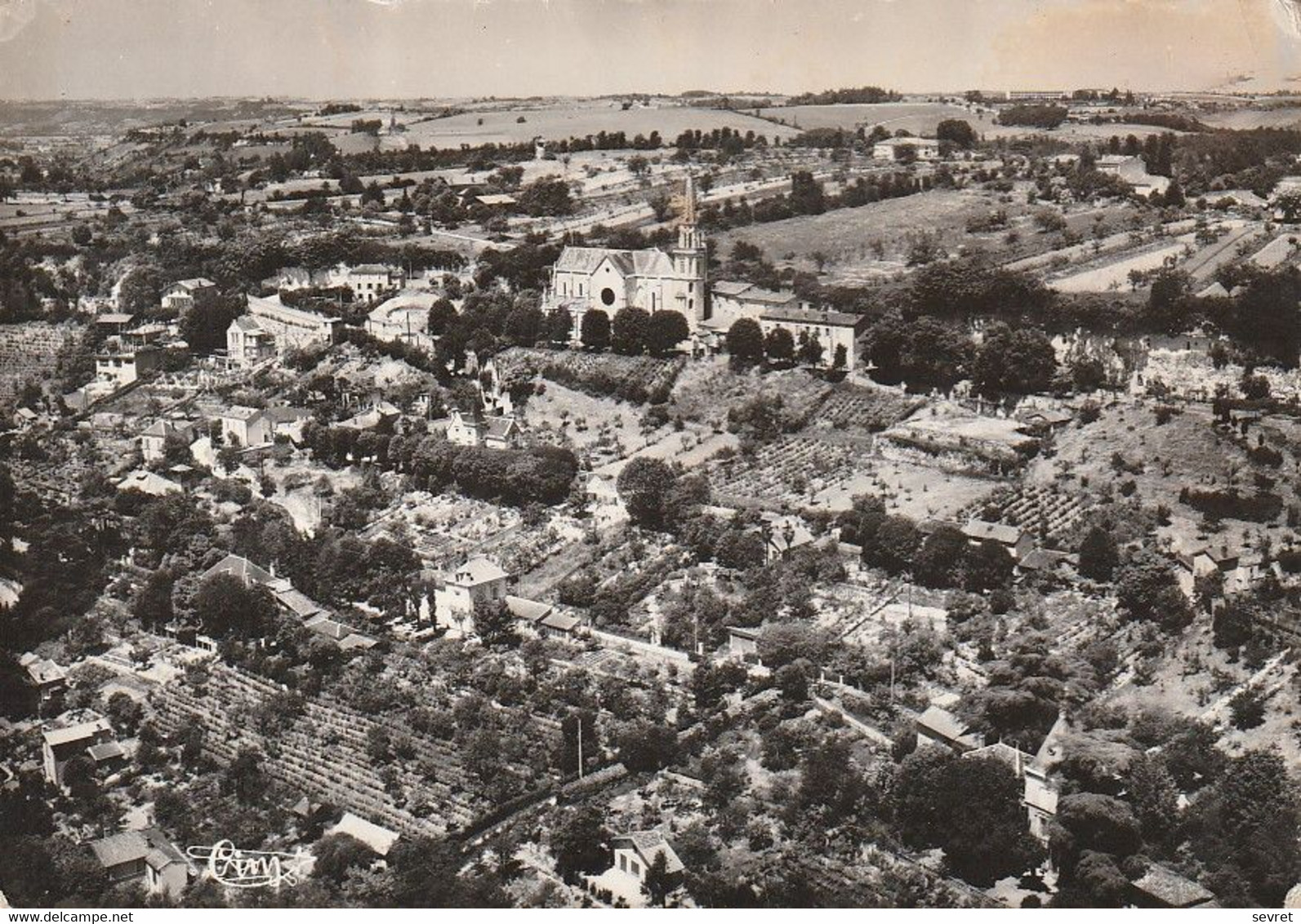 AGEN  - Vue Panoramique Aérienne Sur L'Hermitage   .  CPM Dentelée  Rare - Agen