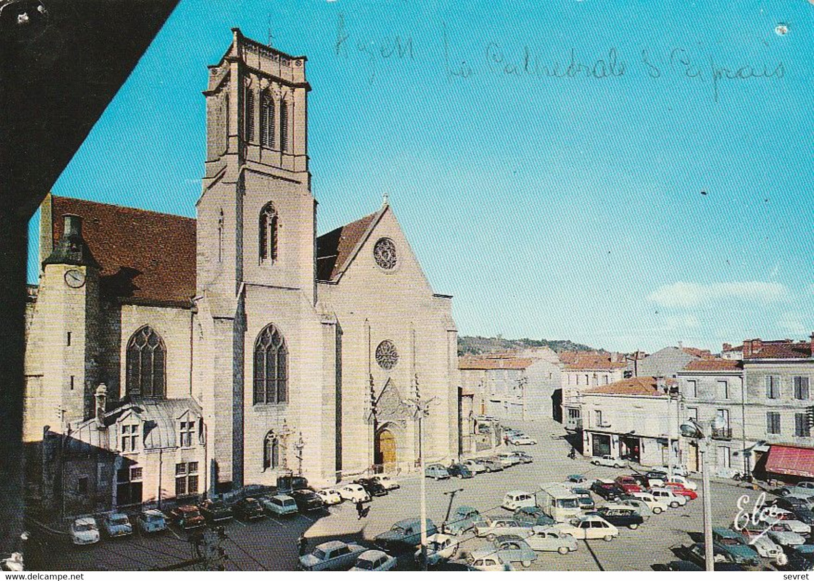 AGEN  - La Cathédrale Saint Caprais   .  CPM - Agen
