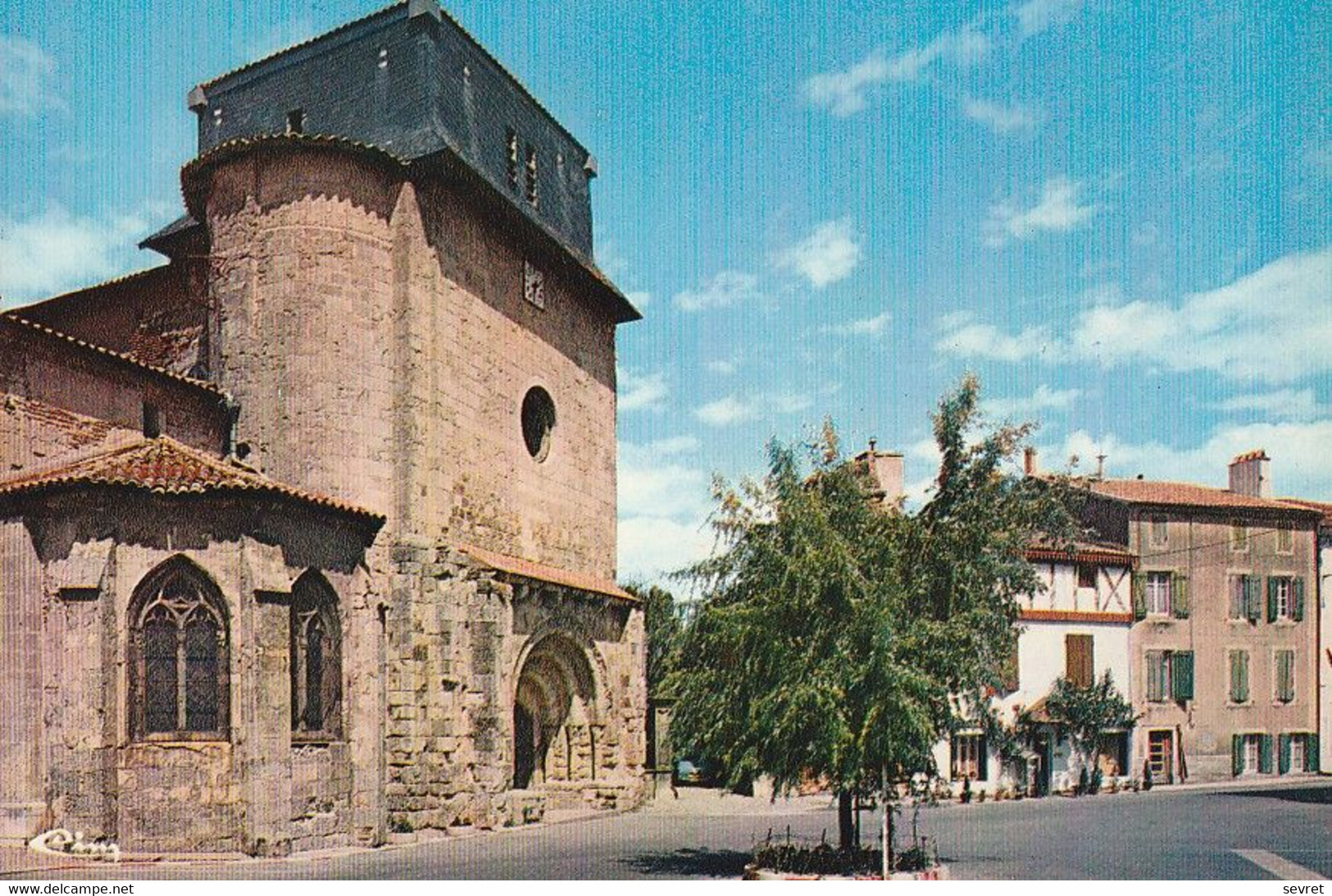 LE MAS D'AGENAIS   La Place De L'Eglise     CPM - Sonstige & Ohne Zuordnung