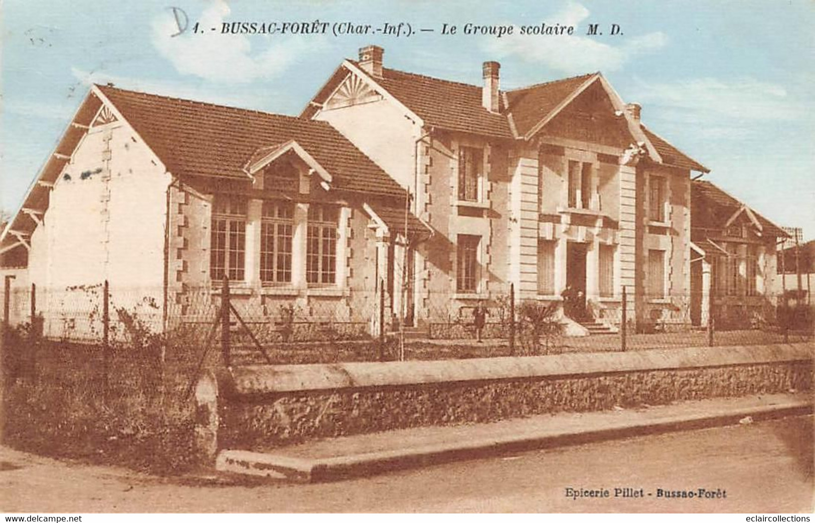 Bussac-Charente       17       Le Groupe Scolaire              (voir Scan) - Other & Unclassified