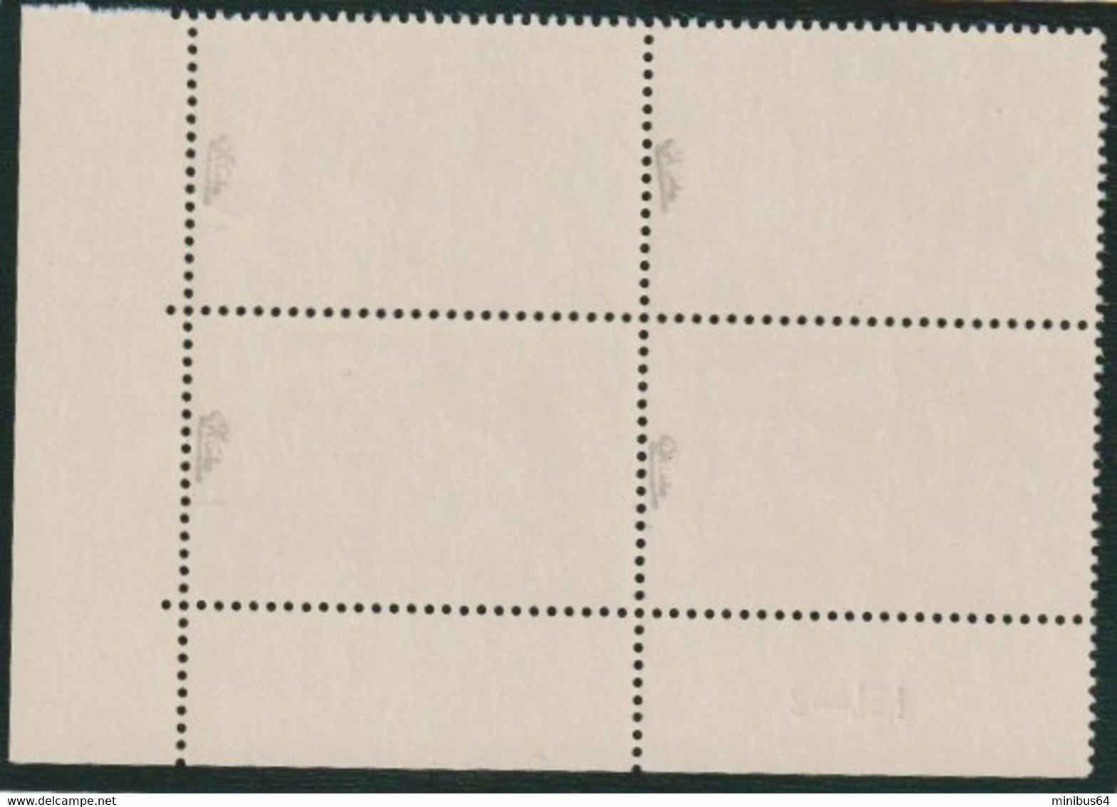 FRANCE - 1977 - La Cigale Rouge - N°YT 1946b (inscriptions Omises) - Bloc De 4 Coin De Feuille - Certificat Calves - Unused Stamps