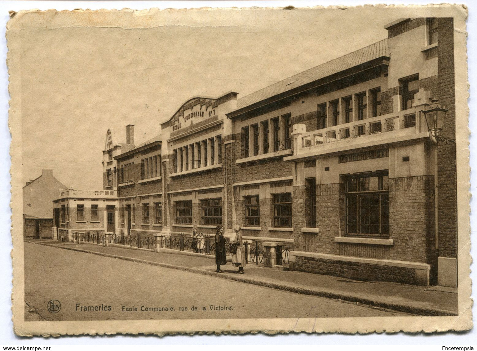 CPA Carte Postale - Belgique - Frameries - Ecole Communale - Rue De La Victoire - 1934 (DG14937) - Frameries