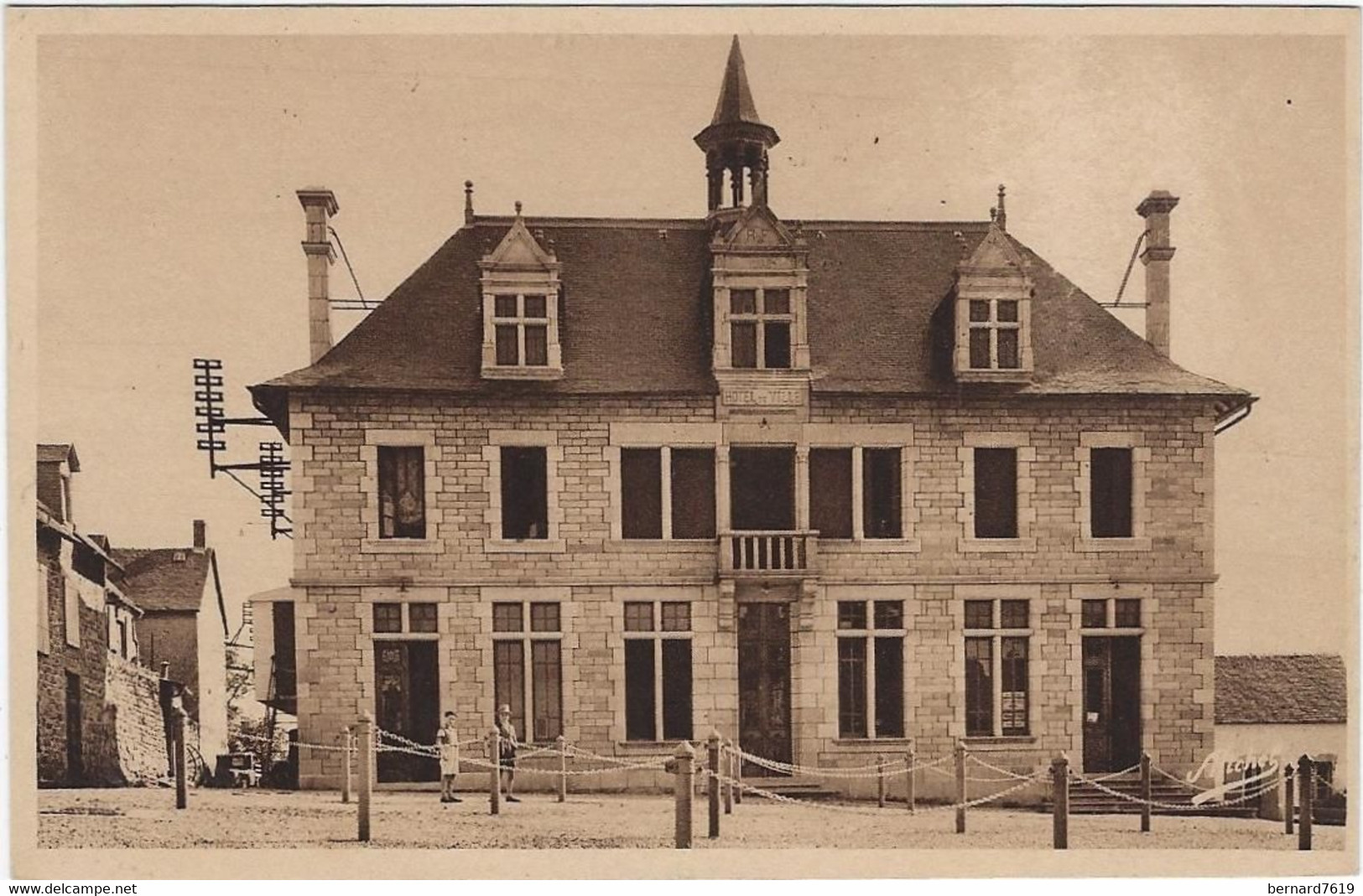 19  Meymac  L'hotel De Ville - Andere & Zonder Classificatie