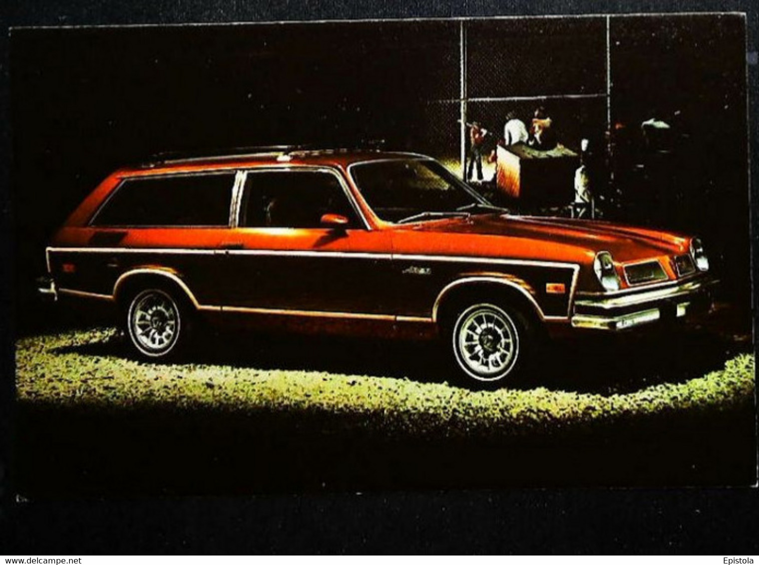 ► PONTIAC  Astre Safari Wagon 1975 At Stadium Stade   - Automobile Publicity   (Litho In U.S.A.) - American Roadside