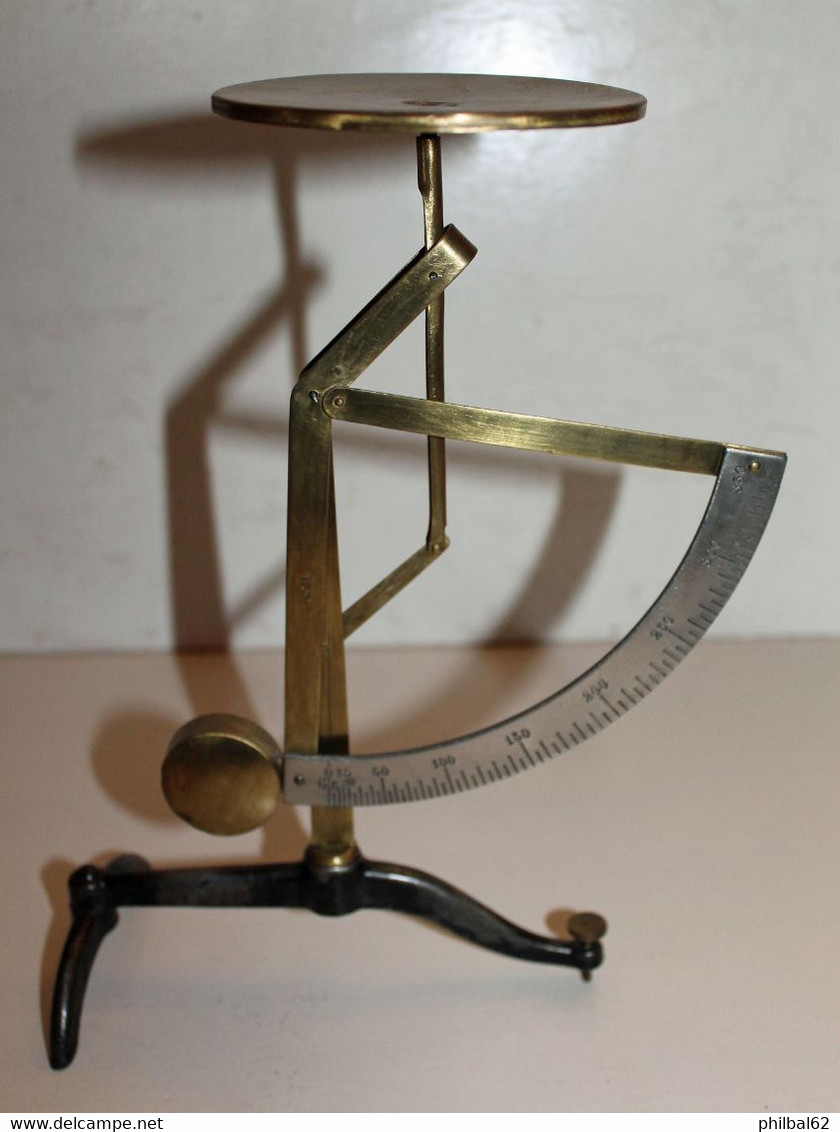 Balance Pèse-lettres De Portée 350g. Mécanisme Et Plateau En Laiton. Pied Réglable.  Mesure, Pesage, Système Métrique. - Letter Balances