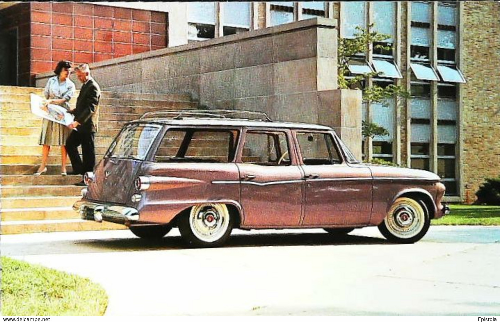 ► STUDEBAKER LARK Station Wagon 1962 Couple  Architecte Or Painter - Automobile Publicity    (Litho In U.S.A.) Roadside - American Roadside