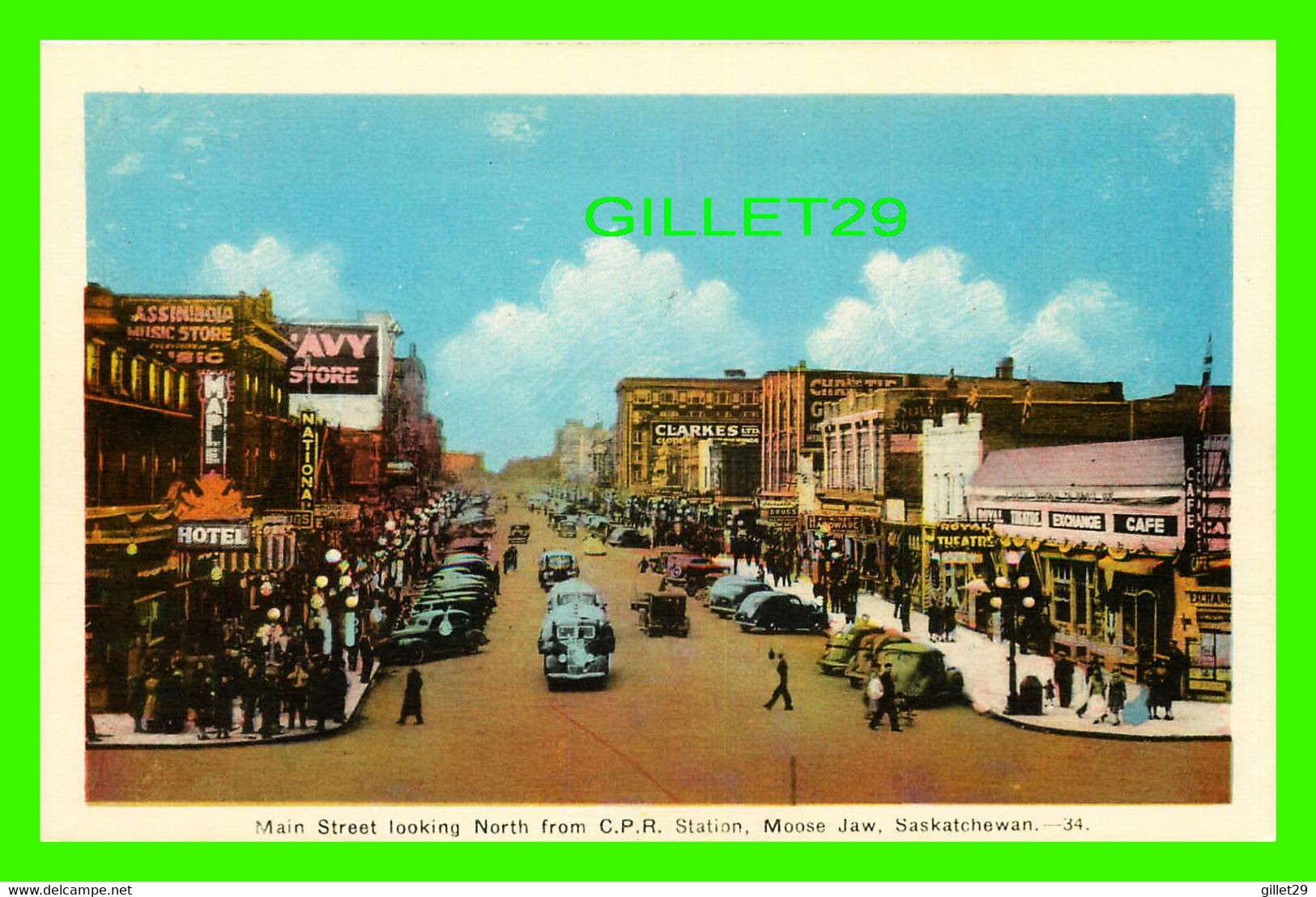 MOOSE JAW, SASKATCHEWAN - MAIN STREET LOOKING NORTH FROM C.P.R. STATION - ANIMATED BLUE CARS & PEOPLES - PECO - - Altri & Non Classificati