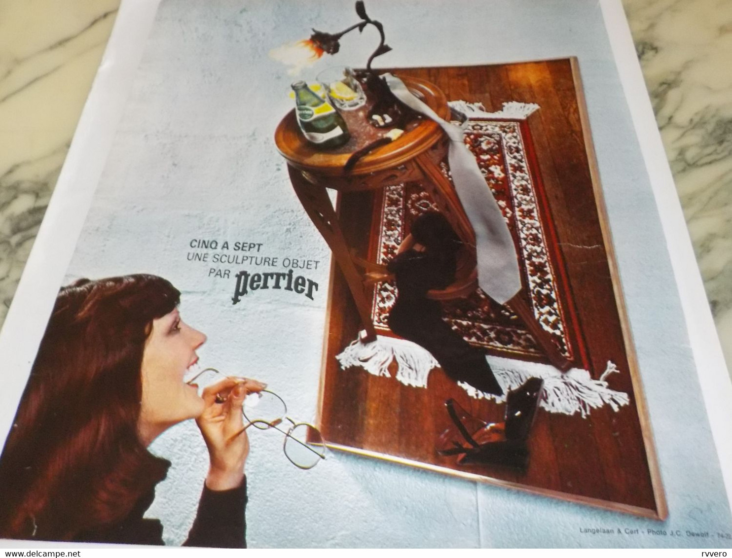 ANCIENNE PUBLICITE  UNE SCULTURE OBJET PAR PERRIER  1974 - Perrier