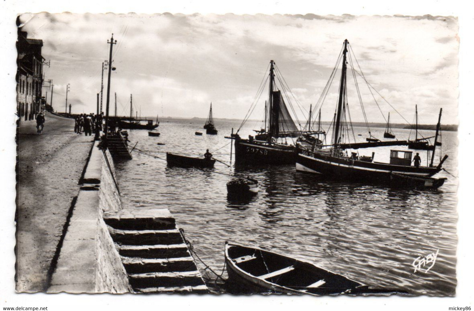 SAINT BRIEUC--1962--.LE LEGUE .(port,bateaux, Petite Animation)....timbre......cachet .LE HAVRE--Paquebot.....à Saisir - Saint-Brieuc