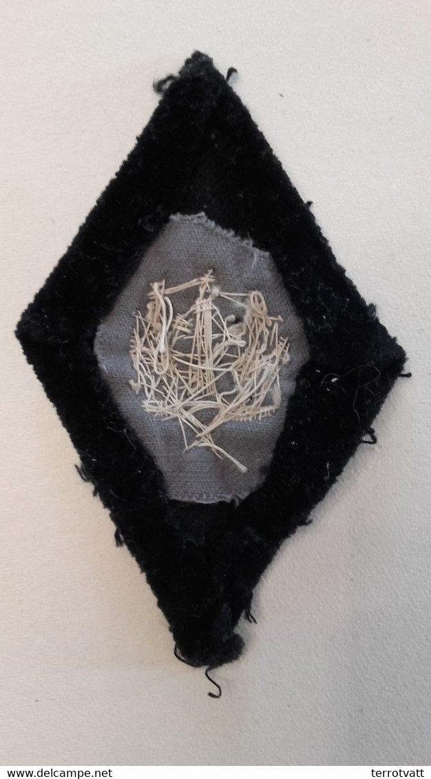 Insigne Losange Motif Brodé Or Sur Velours Noir 14-18 ? 39-45 ? Poilu Ww1 Ww2 - Uniforms