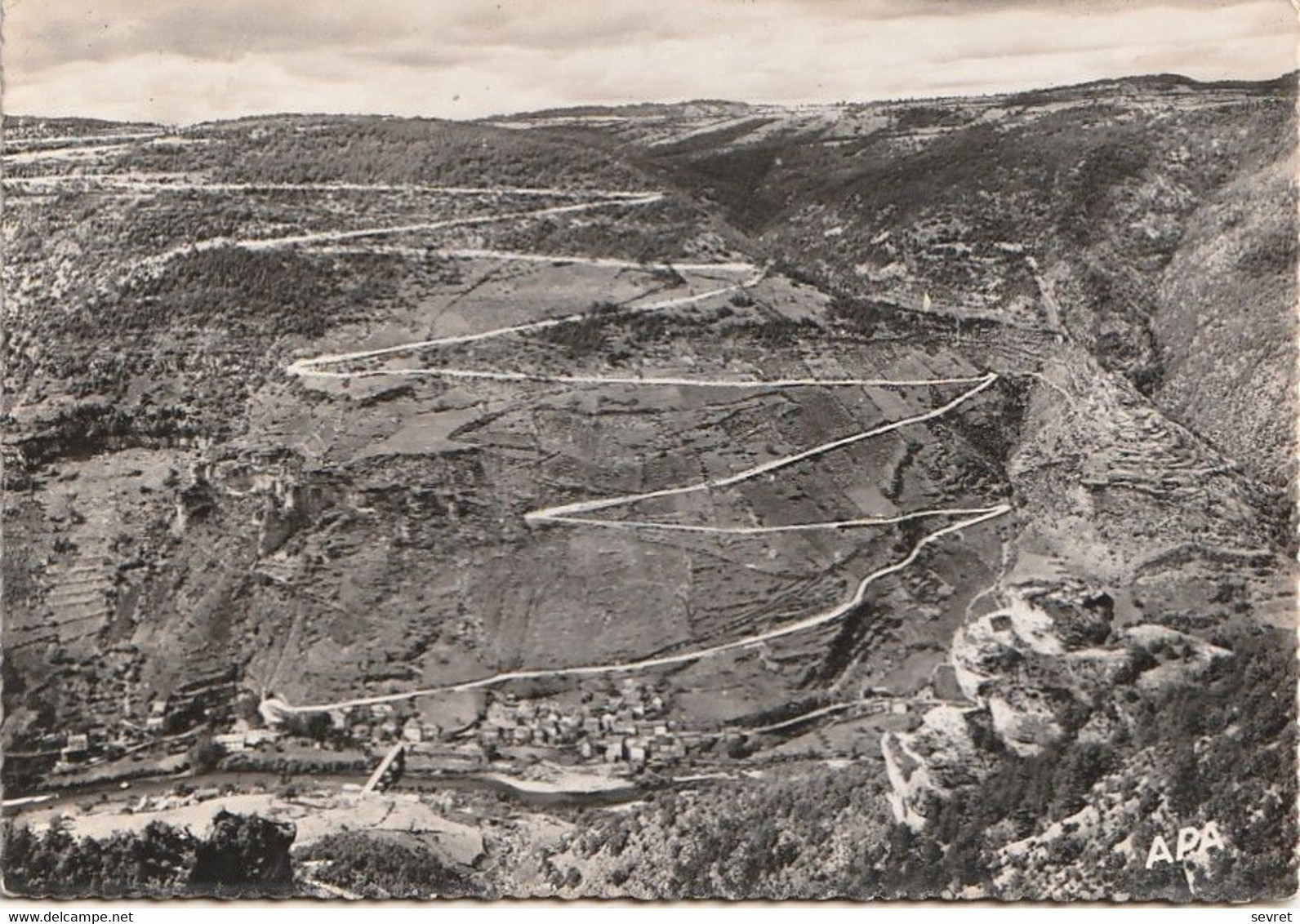 LES VIGNES. - Vue Générale . CPM Tour Dentelé RARE - Sonstige & Ohne Zuordnung