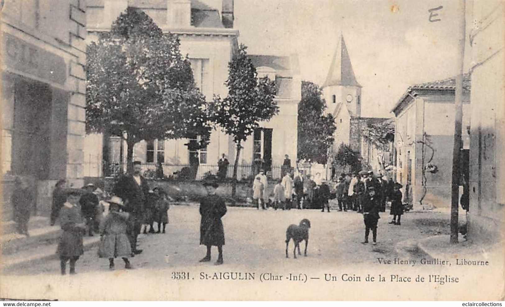 Saint-Aigulin          17        Un Coin De La Place De L'église          (voir Scan) - Autres & Non Classés