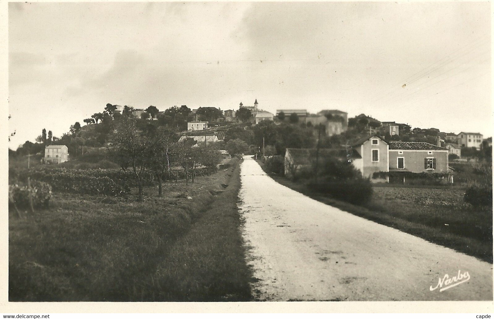 Monflanquin. - Route De Castillonnès. - Arrivée Ouest. - Monflanquin