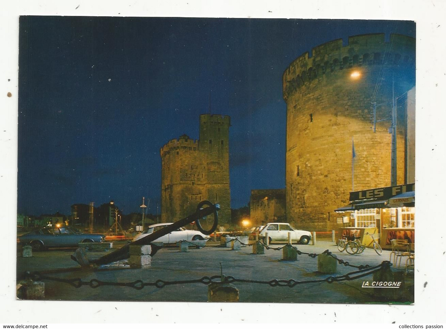 Cp, Automobiles ,Citroen DS , Renault 5 ,  LA ROCHELLE , 17 , La Place De La Chaine ,  écrite 1976 , Commerce - Passenger Cars