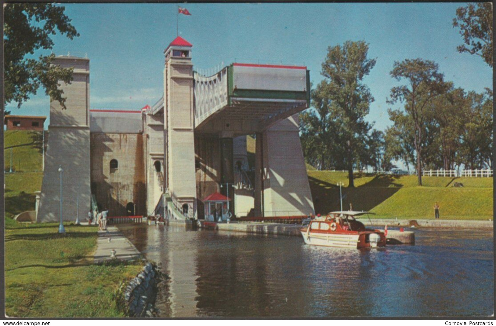 Hydraulic Lift Lock, Peterborough, Ontario, C.1960s - Parks' Postcard - Peterborough