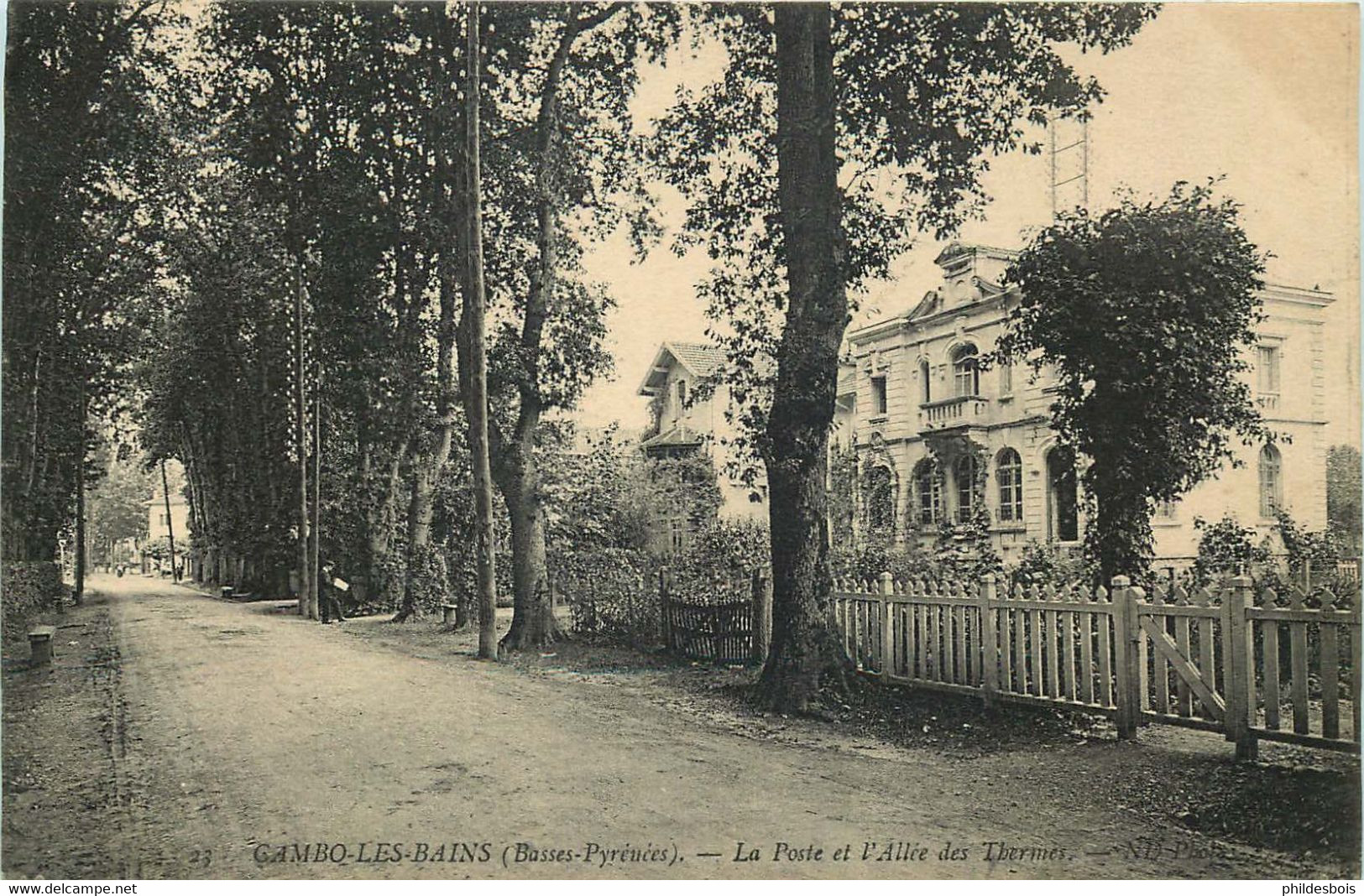 PYRENEES ATLANTIQUES   CAMBO LES BAINS  La Poste Et Allée Des Thermes - Cambo-les-Bains