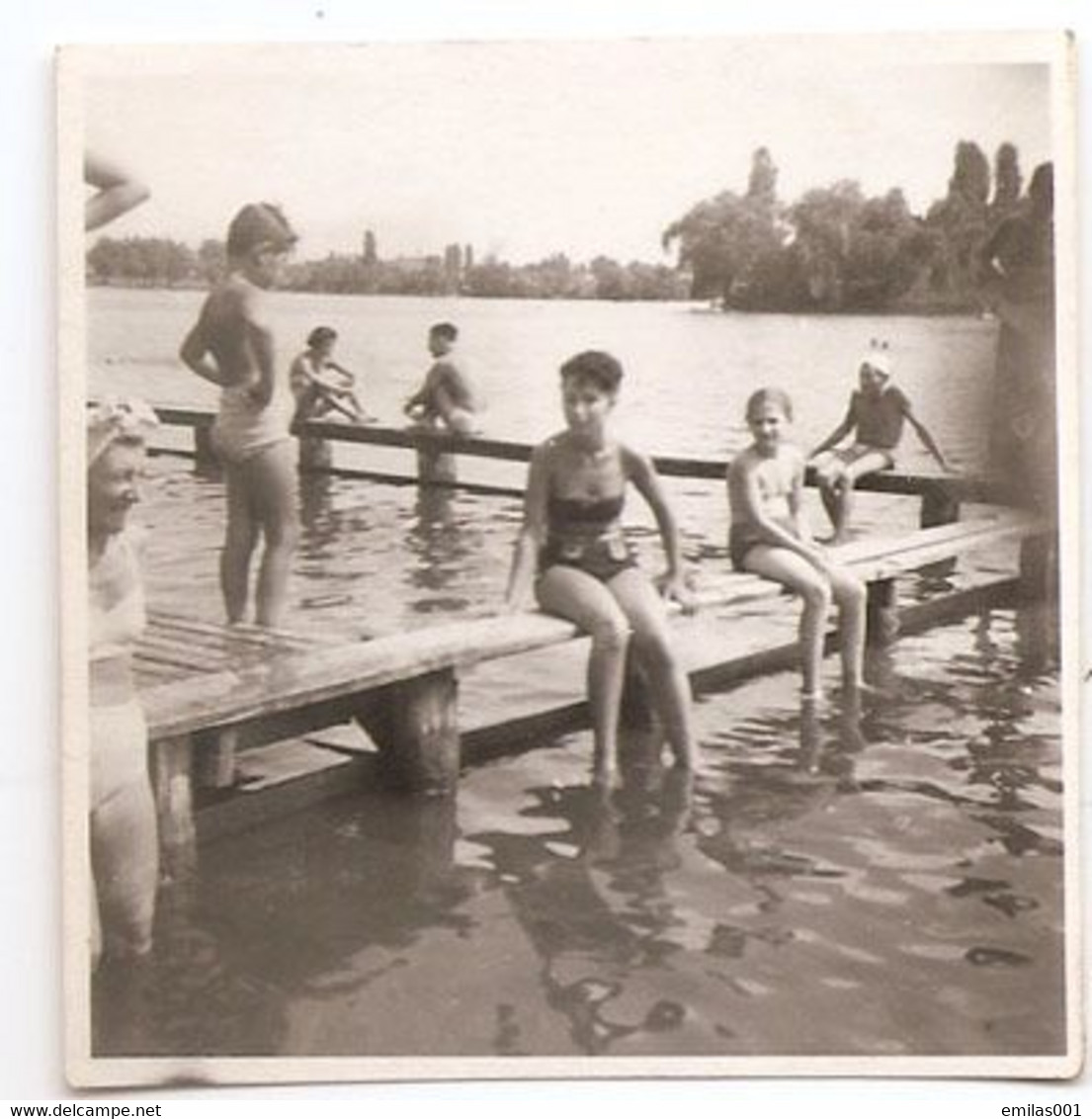 Photo Originale , Femme Et Enfants , Dim. 5.5 Cm X 5.5 Cm - Anonieme Personen