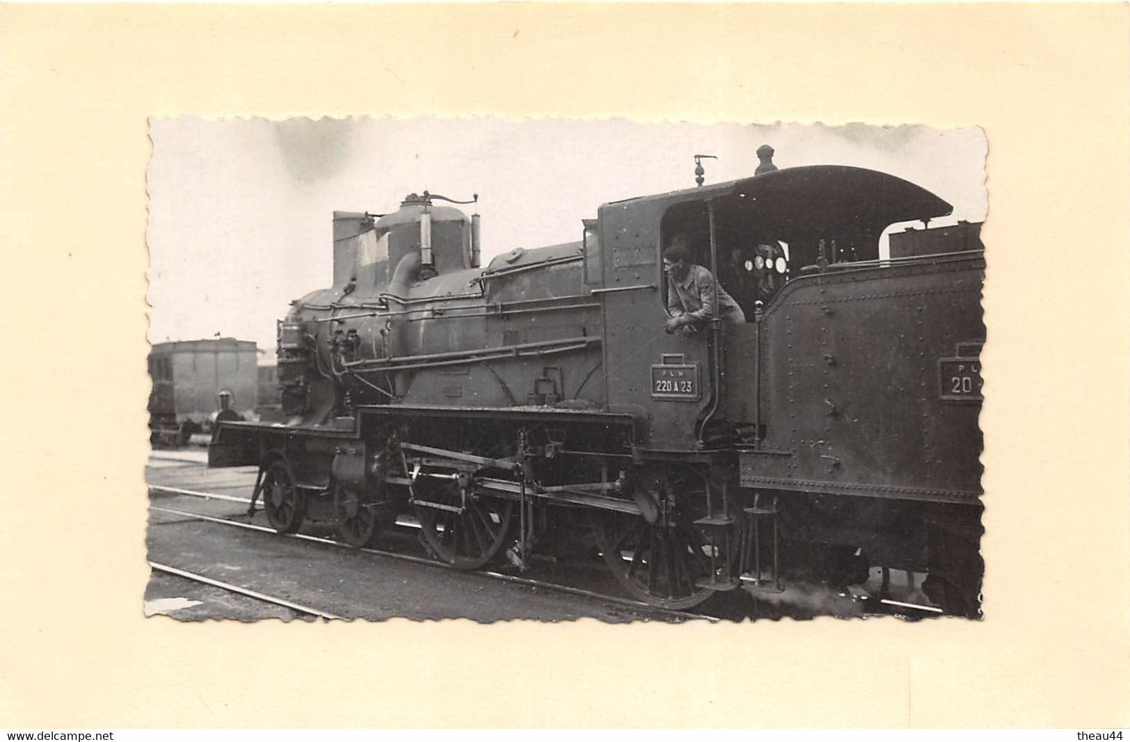 ¤¤   -    Cliché Collé Sur Carton D'une Locomotive Du P.L.M. En Gare  -   Cheminot    -  Voir Description   -  ¤¤ - Materiaal