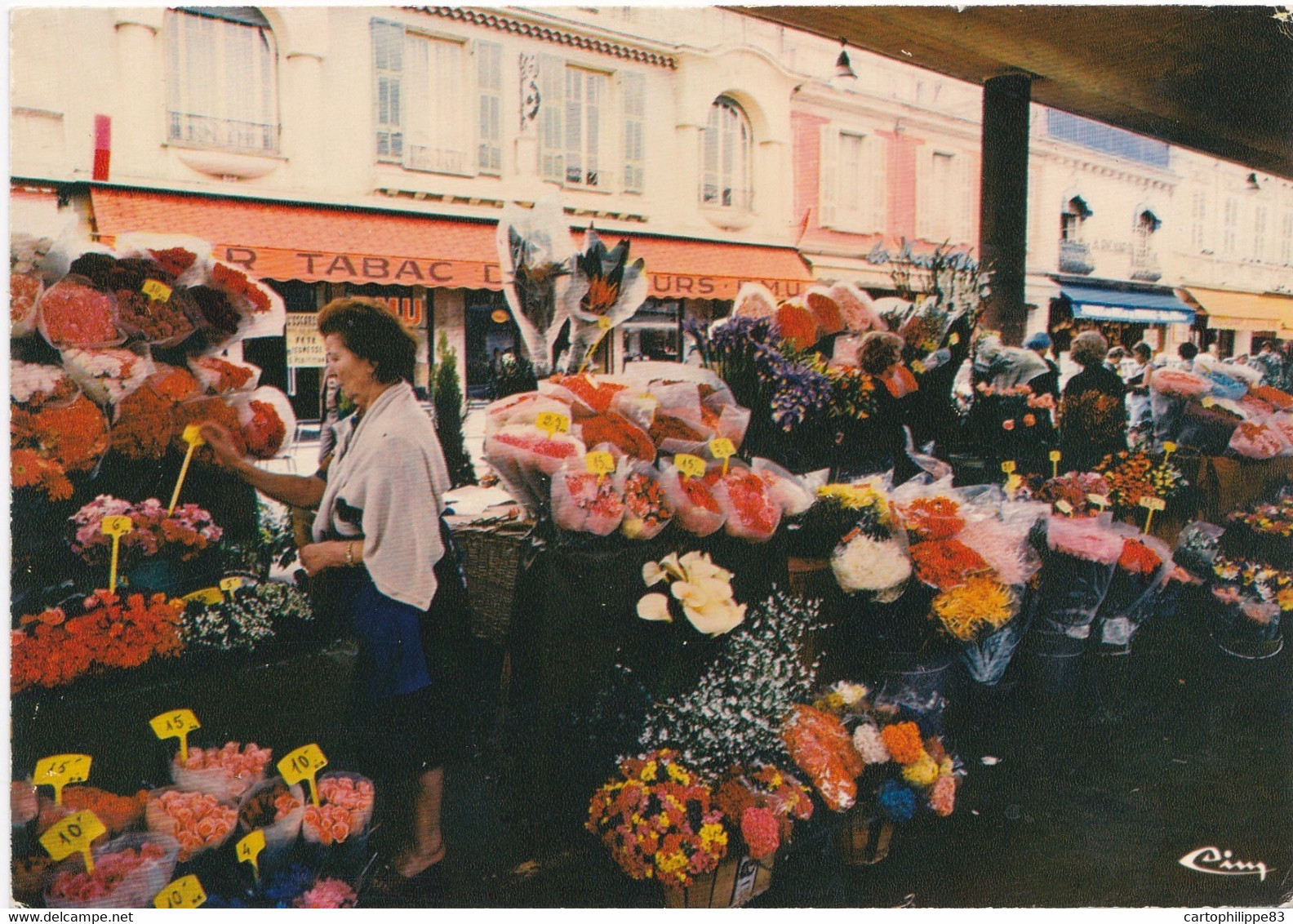 ALPES MARITIMES 06 NICE LE MARCHÉ AUX FLEURS DEVANT LE BAR TABAC - Marchés, Fêtes