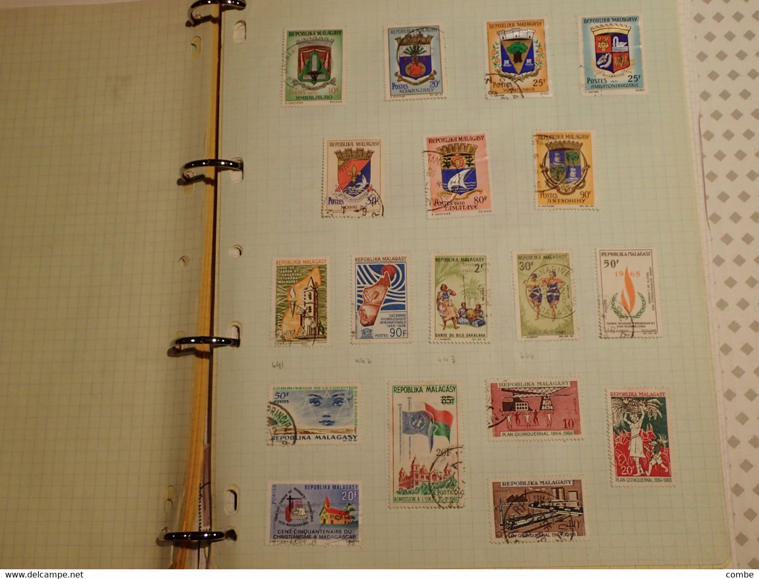 ALBUM. 168.  LARGE COLLECTION. MADAGASCAR . USED.  START. DEPART 1€