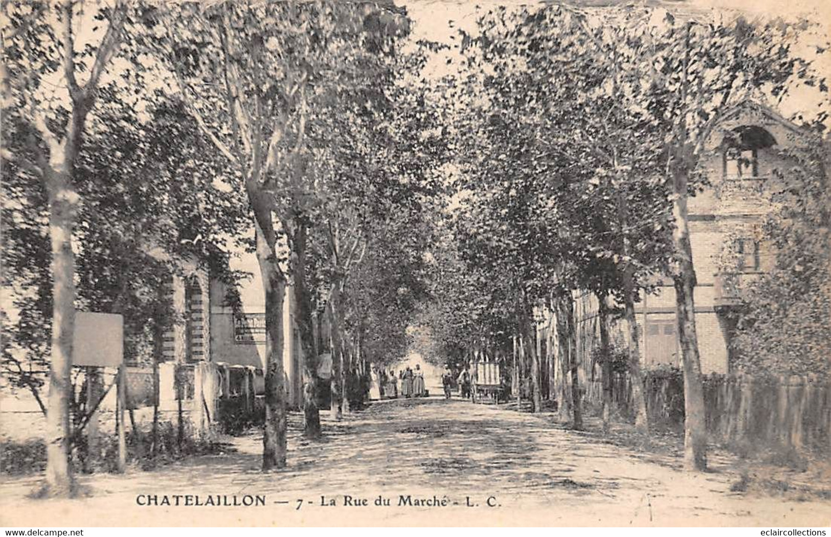 Chatelaillon      17     Lot de 17 Cartes Vues diverses Rues. Coiffure. Pêche aux moules     (voir scan)