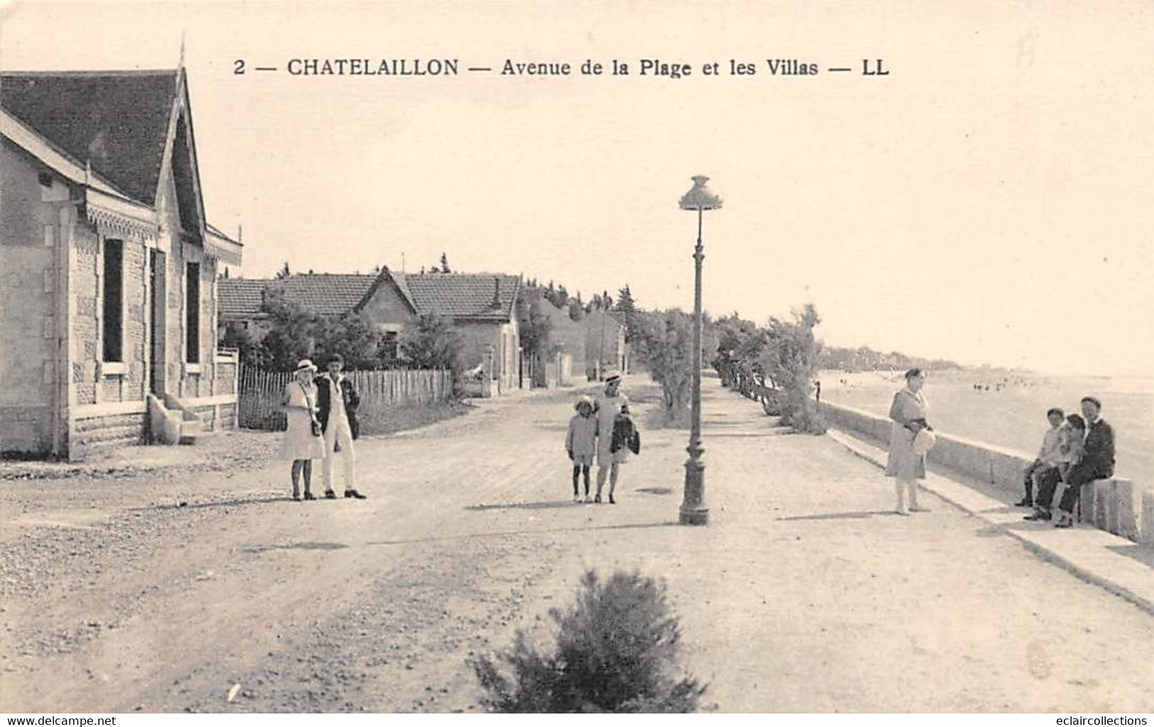 Chatelaillon      17     Lot de 17 Cartes Vues diverses Rues. Coiffure. Pêche aux moules     (voir scan)