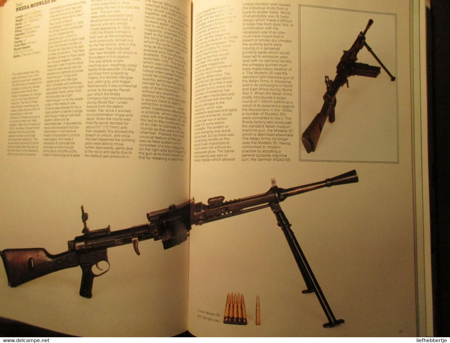 Modern Small Arms - Famous Military Firearms From 1873 To The Present Day - By Marjor F. Myatt - 1979 - Autres & Non Classés