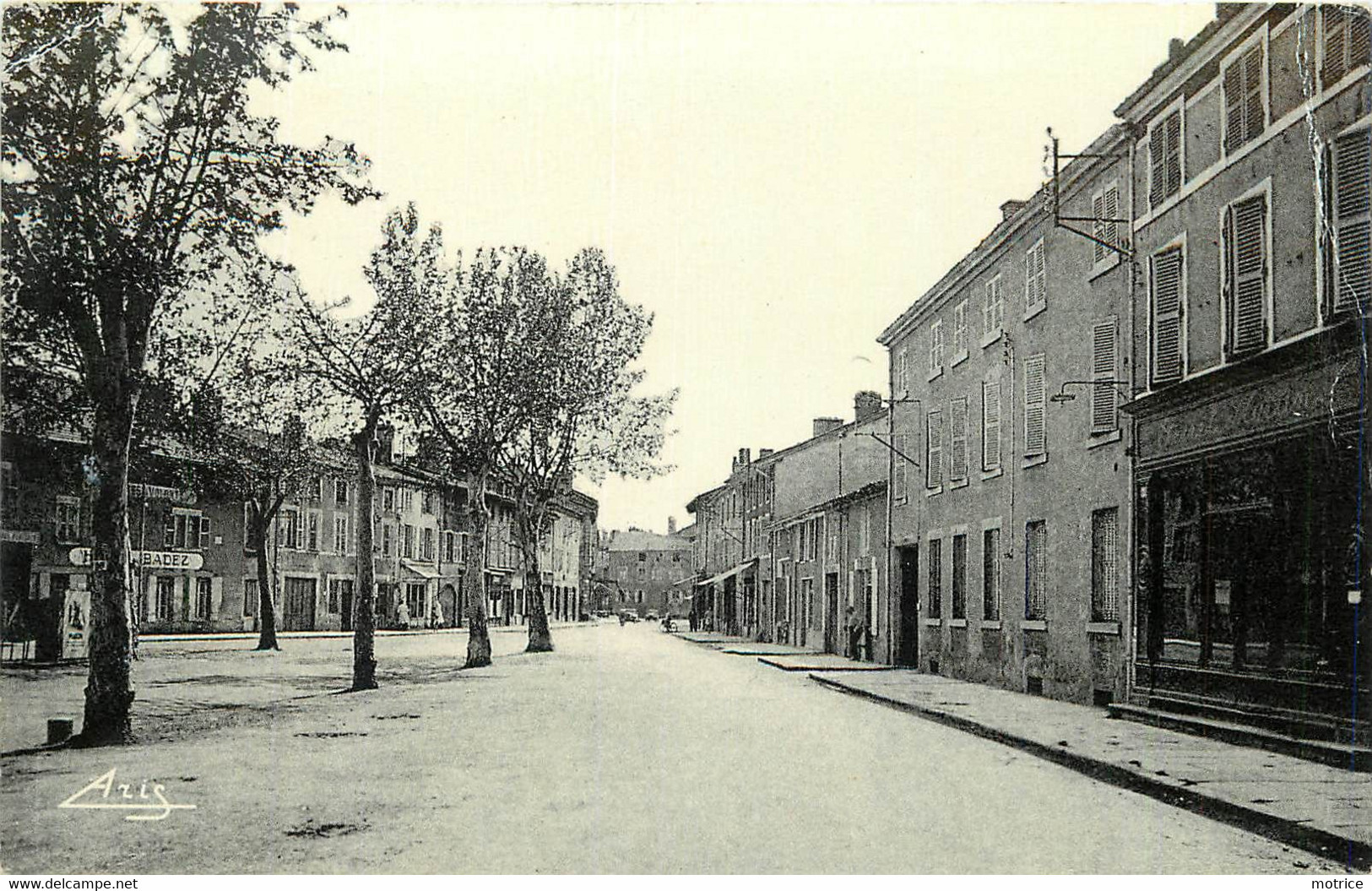 PONT DE VAUX - Place Michel Poisat. - Pont-de-Vaux