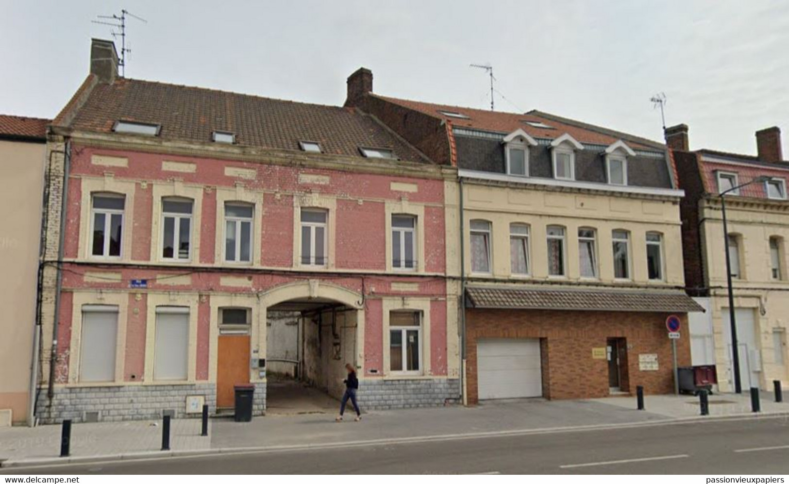 CARTE PHOTO ALLEMANDE  HENIN LIETARD CONVOI D'ARTILLERIE ?  RUE DE LA GARE CANTINE De L'HARMONIE De L'ARLETTE - Henin-Beaumont