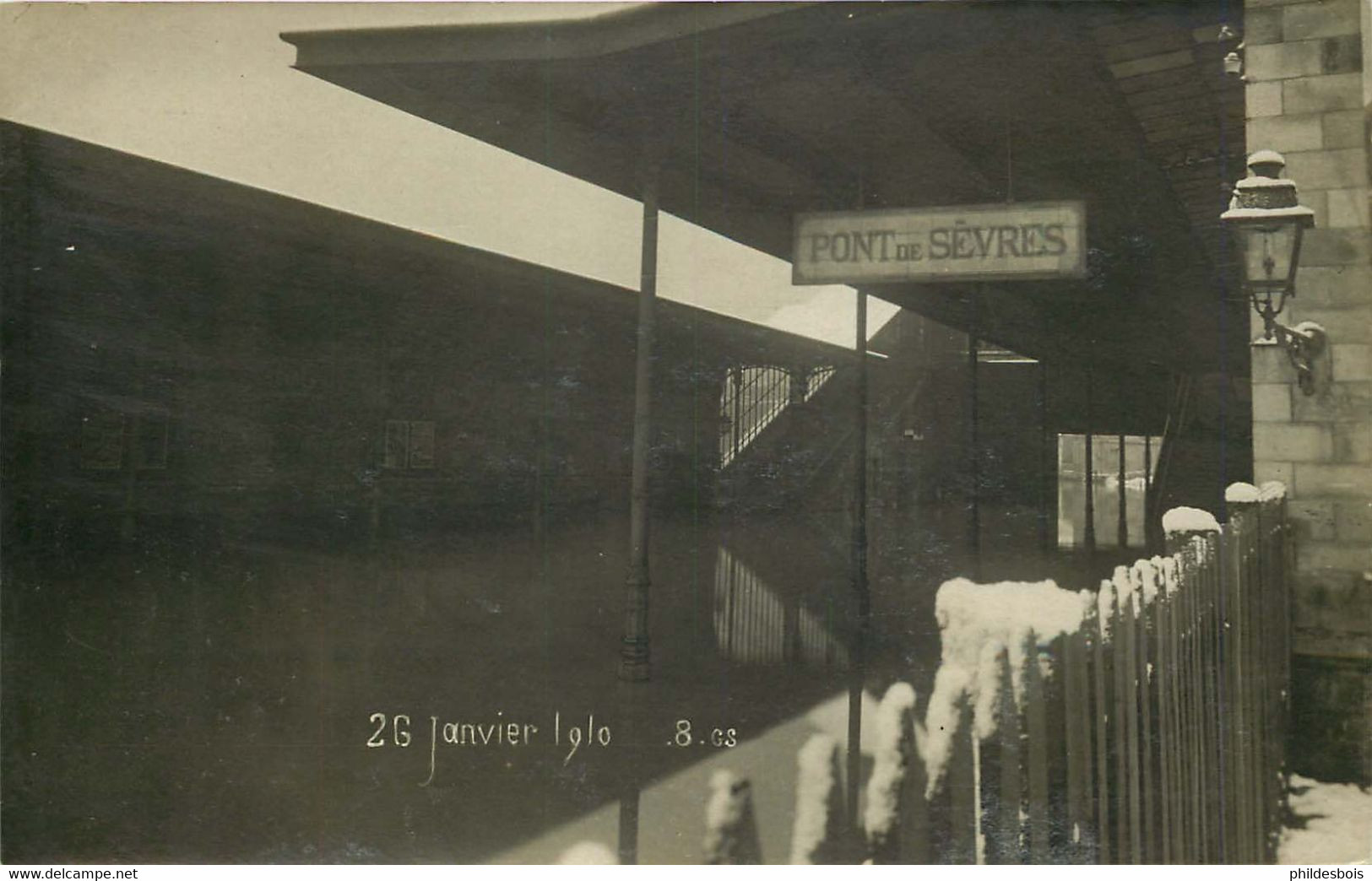 HAUTS DE SEINE  SEVRES ( Carte Photo ) Inondation 1910   La Gare - Sevres