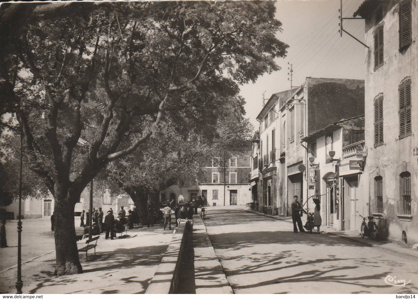 Cpsm - Montoroux  - Place Du Clos  - Scan Recto-verso - Montauroux