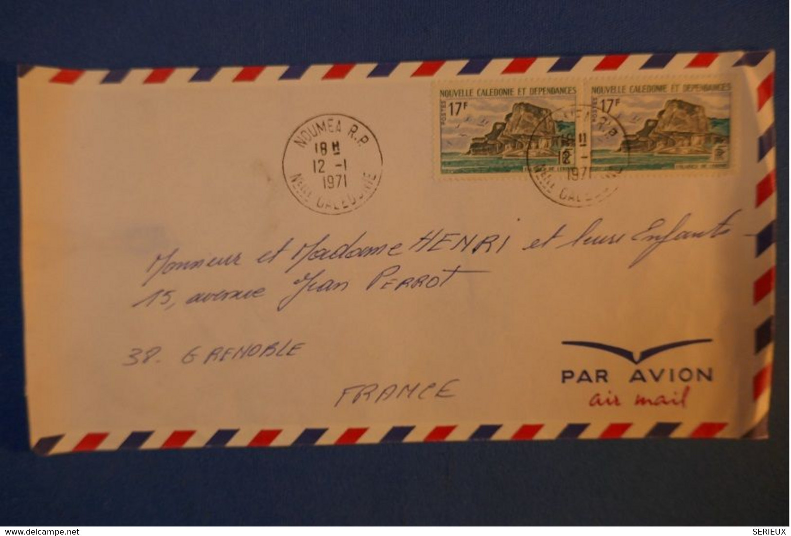 402 NOUVELLE CALEDONIE BELLE LETTRE 1971 NOUMEA PAR AVION A GRENOBLE FRANCE + PAIRE TIMBRES - Lettres & Documents